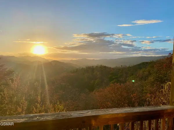 10581060 Pinecrest Way, Sevierville, TN 37862