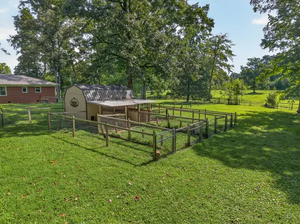 83 W Point Dr, Fayetteville, TN 37334