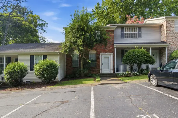 211 Oak Grove Dr, Nashville, TN 37217