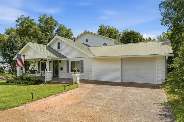 214 Cullum Ave, Dickson, TN 37055