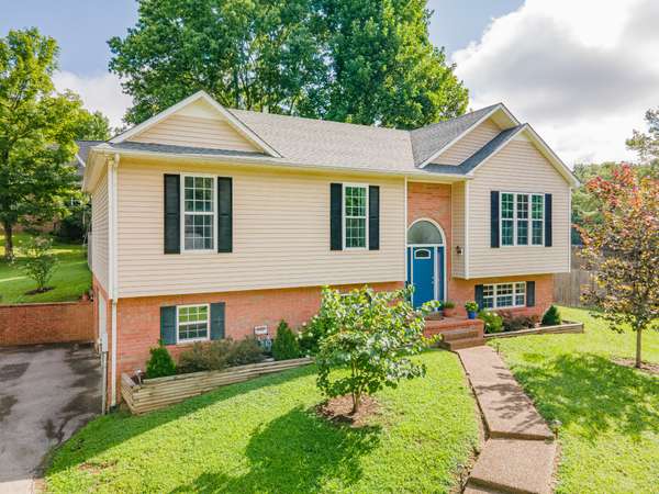 107 Timberland Dr, Columbia, TN 38401