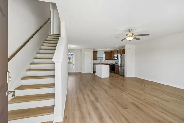 2708 Swarm Ct, Columbia, TN 38401