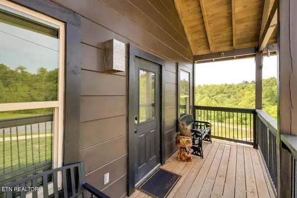 330 Oak Lake Drive, Sevierville, TN 37876