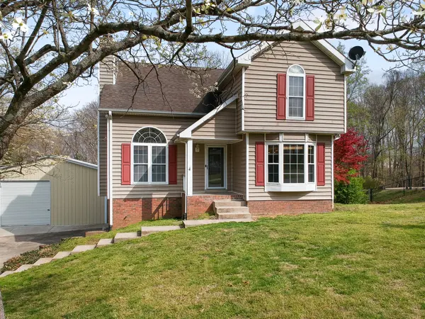 827 Burton Trl, Adams, TN 37010