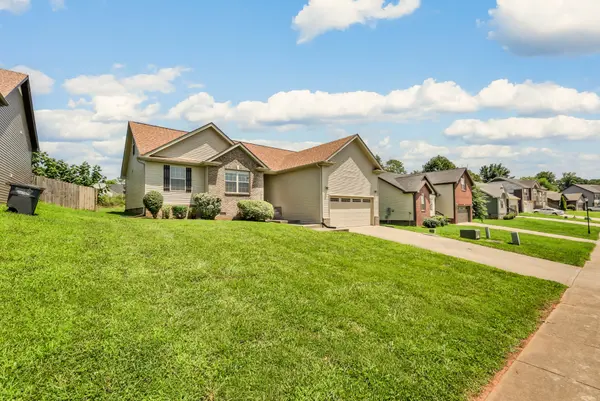1037 Charles Thomas Dr, Clarksville, TN 37042