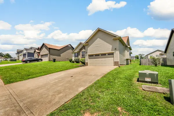 1037 Charles Thomas Dr, Clarksville, TN 37042