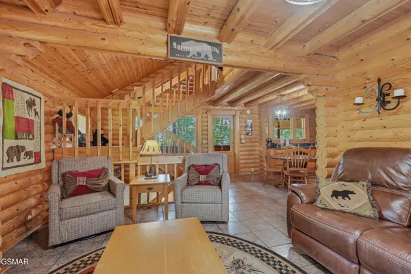 917 Pine Cone Way, Gatlinburg, TN 37738