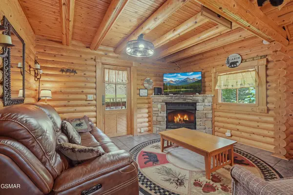 917 Pine Cone Way, Gatlinburg, TN 37738