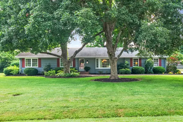 320 Skyline Park Dr, Hopkinsville, KY 42240