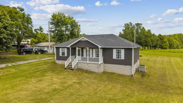 890 Akersville Rd, Lafayette, TN 37083