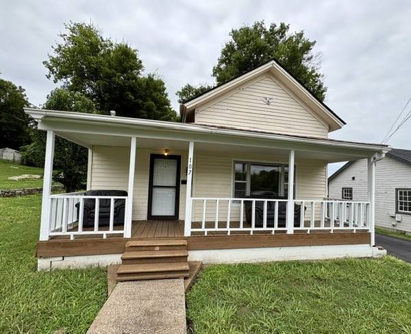 107 E 13th St, Columbia, TN 38401