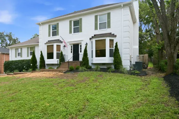 8005 Montcastle Dr, Nashville, TN 37221