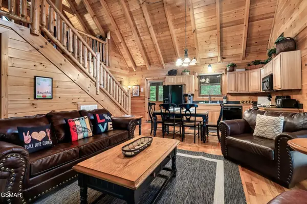 1932 Cougar Crossing Way, Sevierville, TN 37862