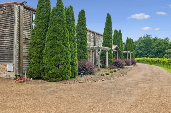 109 Overhead Bridge Rd, Hampshire, TN 38461