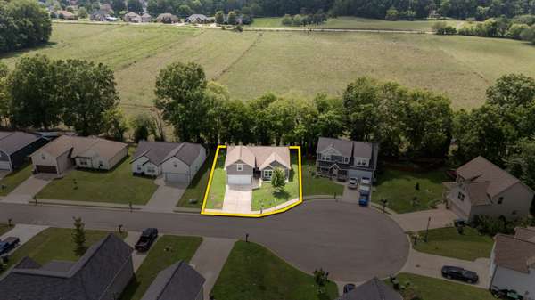 357 Fieldstone Ln, Springfield, TN 37172