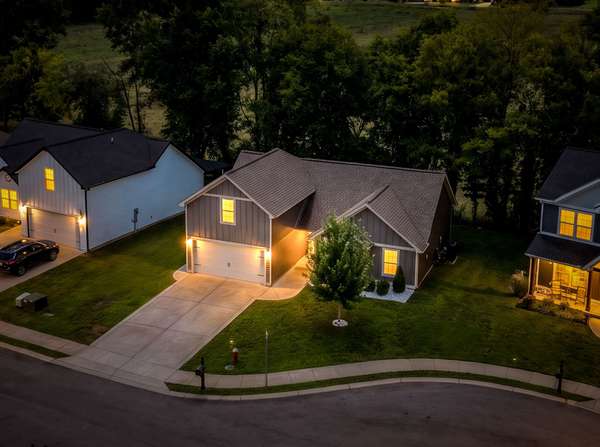 357 Fieldstone Ln, Springfield, TN 37172