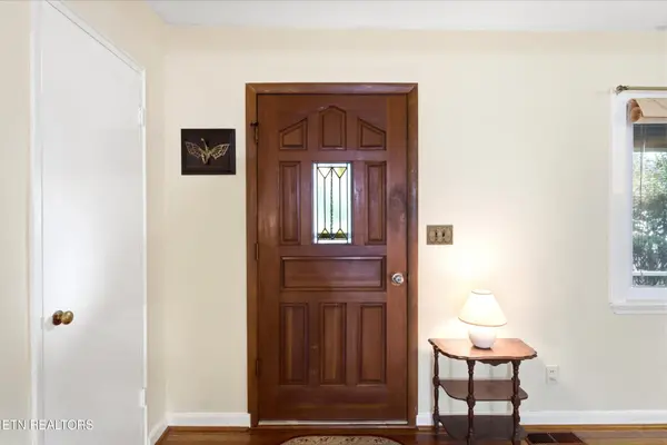 121 Salem Rd, Oak Ridge, TN 37830
