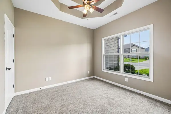 1004 Thrasher Dr, Clarksville, TN 37040