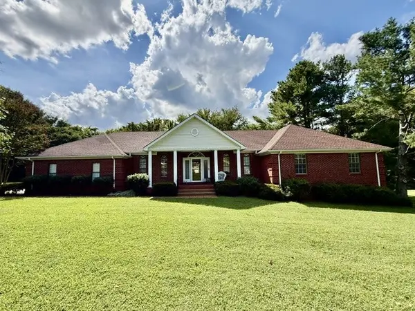 30 Oak Valley Dr, Spring Hill, TN 37174