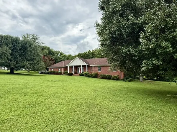 30 Oak Valley Dr, Spring Hill, TN 37174