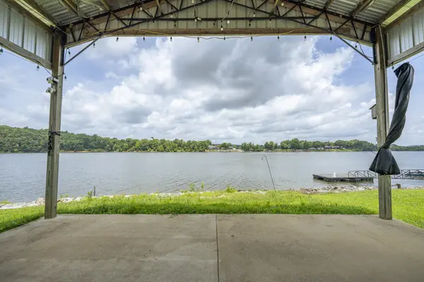 987 River Front Dr, Clifton, TN 38425