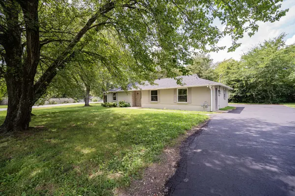 315 Pioneer Dr, Smyrna, TN 37167