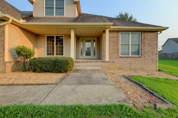 627 E Glenridge Ln, Clarksville, TN 37043