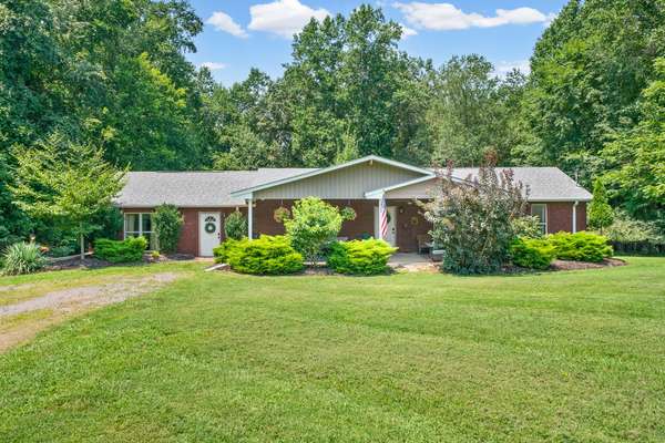 825 Pollard Rd, Clarksville, TN 37042