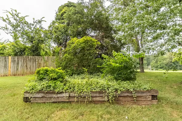 302 Springmont Dr, Hopkinsville, KY 42240
