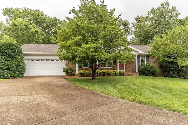 302 Springmont Dr, Hopkinsville, KY 42240