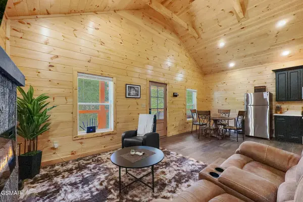 1026 Black Bear Cub Way, Sevierville, TN 37862