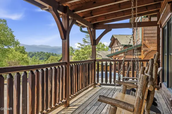 832 Great Smoky Way, Gatlinburg, TN 37738