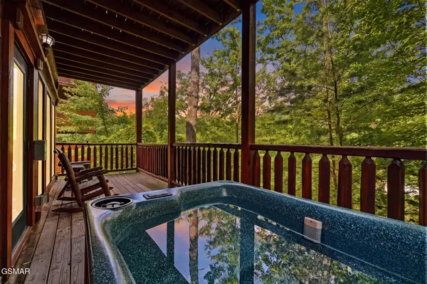 832 Great Smoky Way, Gatlinburg, TN 37738