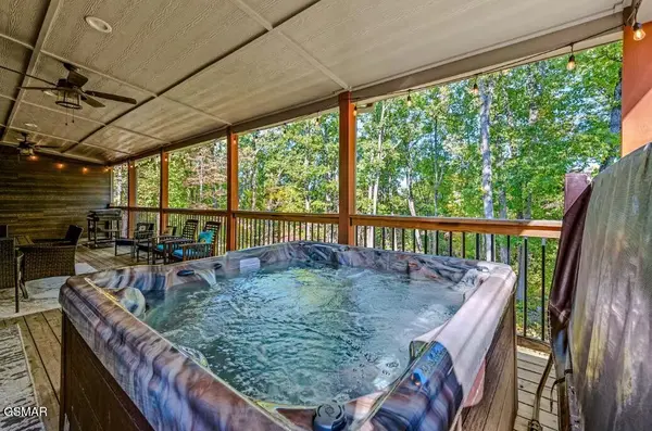 2612 Cloud View Drive, Sevierville, TN 37862