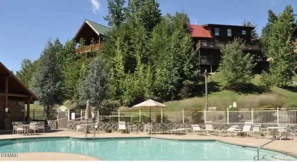 2906 Quiet Oak Way, Pigeon Forge, TN 37863
