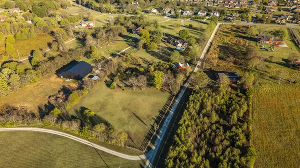1745 Saundersville Rd, Hendersonville, TN 37075