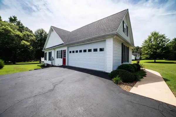 390 Carmen Dr, Paris, TN 38242