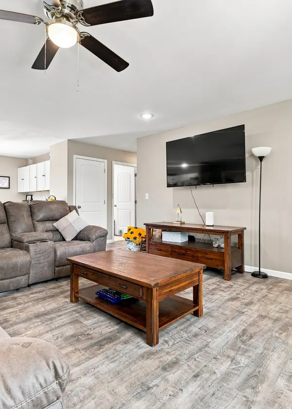 676 Parkway Dr, Smithville, TN 37166