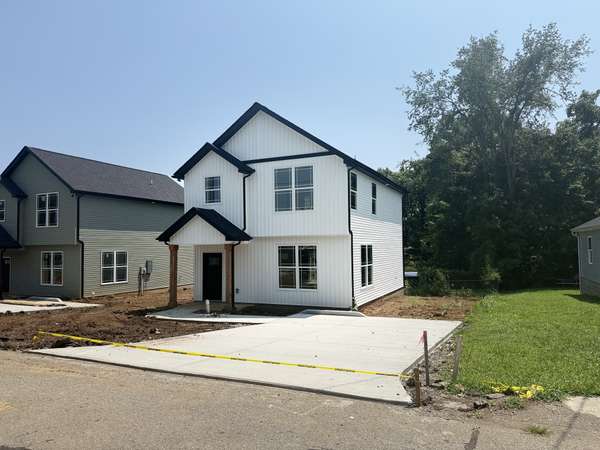 208 15th Ave #W, Springfield, TN 37172