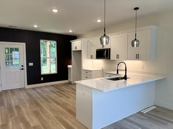 203 15th Ave #E, Springfield, TN 37172