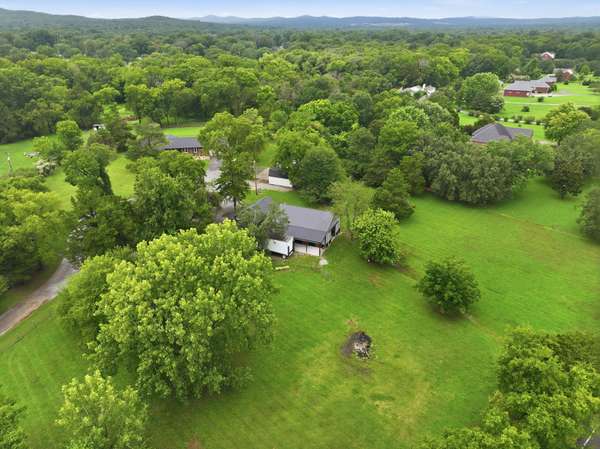 5373 Blackman Rd, Murfreesboro, TN 37129