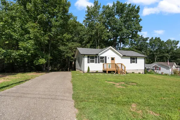 1101 Chestnut Dr, Burns, TN 37029