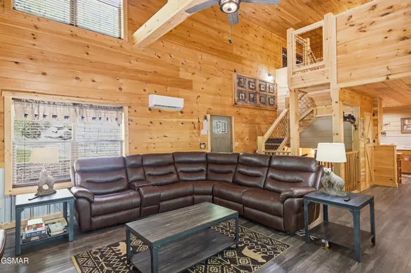 355 Wiley Oakley Drive, Gatlinburg, TN 37738