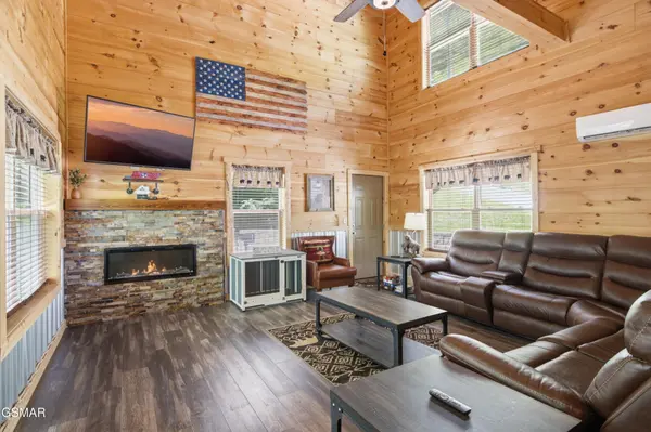355 Wiley Oakley Drive, Gatlinburg, TN 37738