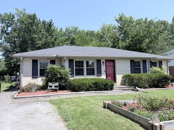 910 Springmont Dr, Hopkinsville, KY 42240