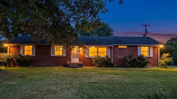 27 Binks Dr, Clarksville, TN 37042