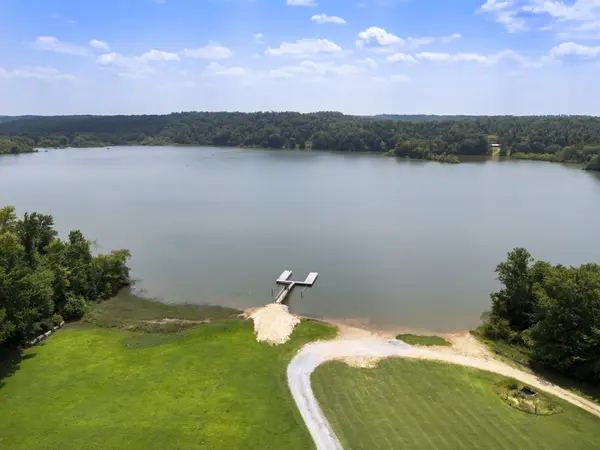 33 Lower Roans Creek Rd, Linden, TN 37096