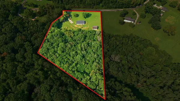 1305 Wolf Hill Rd, Bethpage, TN 37022