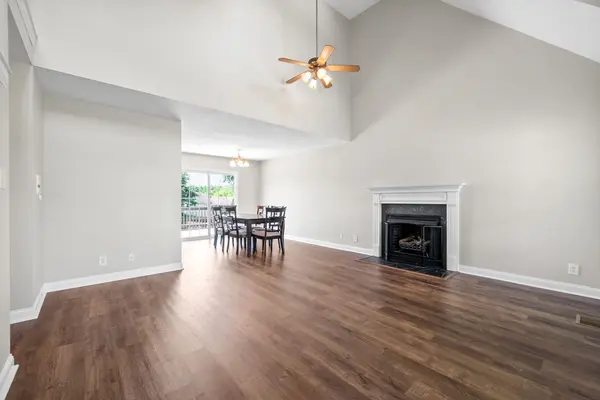 680 Foxfield Dr, Clarksville, TN 37042