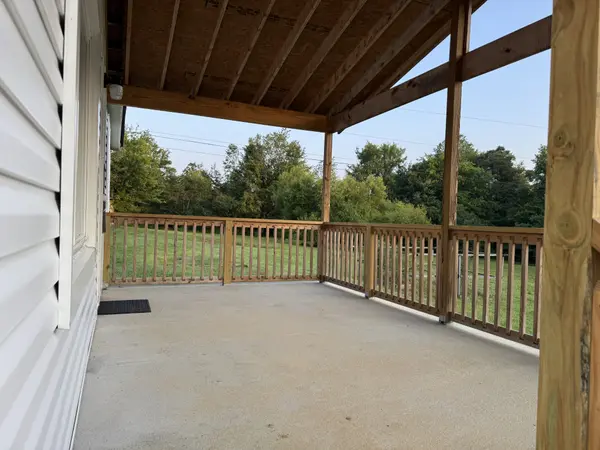 1110 Twin Creek Rd, Charlotte, TN 37036